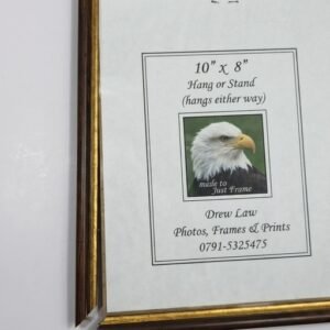 إطار صور خشبي مقاس 10×8 إنش تلف في احد الاطراف