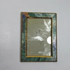 إطار صور مستعمل بنقشة ملونة