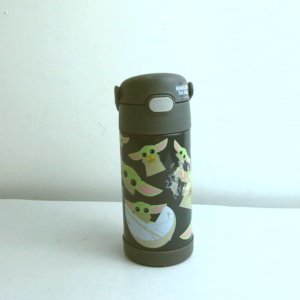 مطرة ماء للأطفال بتصميم ذا ماندالوريان (بيبي يودا)