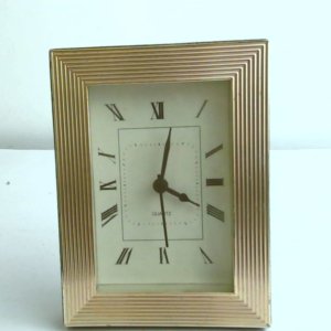 ساعة مكتب كوارتز كلاسيكية بإطار ذهبي
