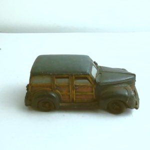 سيارة لعبة كلاسيكية معدنية (موديل قديم)