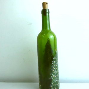 زجاجة ديكور خضراء مزينة