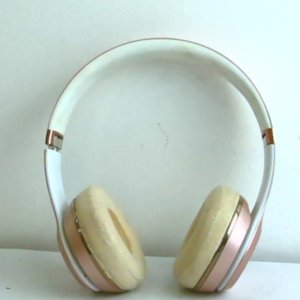 سماعات رأس Beats مستعملة - لون ذهبي وأبيض