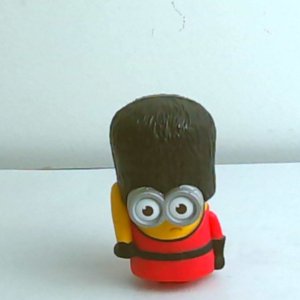 مجسم مينيون (Minion) بزي حارس ملكي