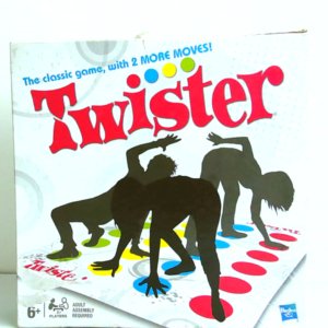 لعبة تويستر (Twister) الكلاسيكية